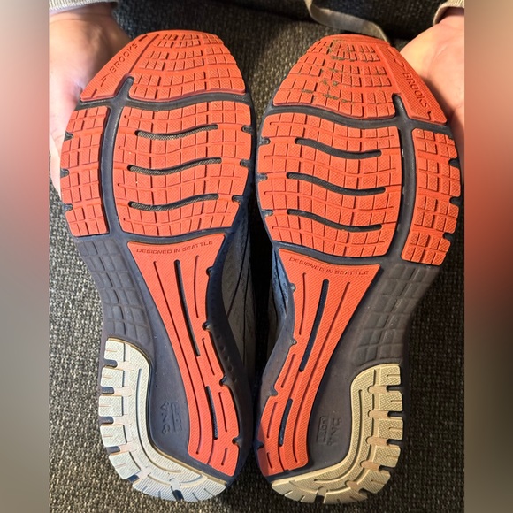 Men’s brooks size 9 - Picture 4 of 5
